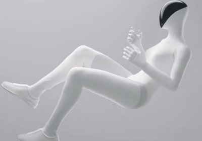 3D 곡면 디스플레이를 특징으로 하는 샤오펑 IRON 로봇의 헤드 유닛