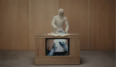 1X का NEO रोबोट: बिना थकाऊ ट्रेनिंग, अब वीडियो देखकर सीखेगा काम