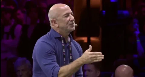 Bezos : 100 Mds$ pour remplacer l'humain par l'IA en usine