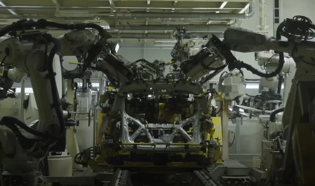 डार्क फैक्ट्री: बिना रोशनी के चलने वाले भविष्य के कारखाने