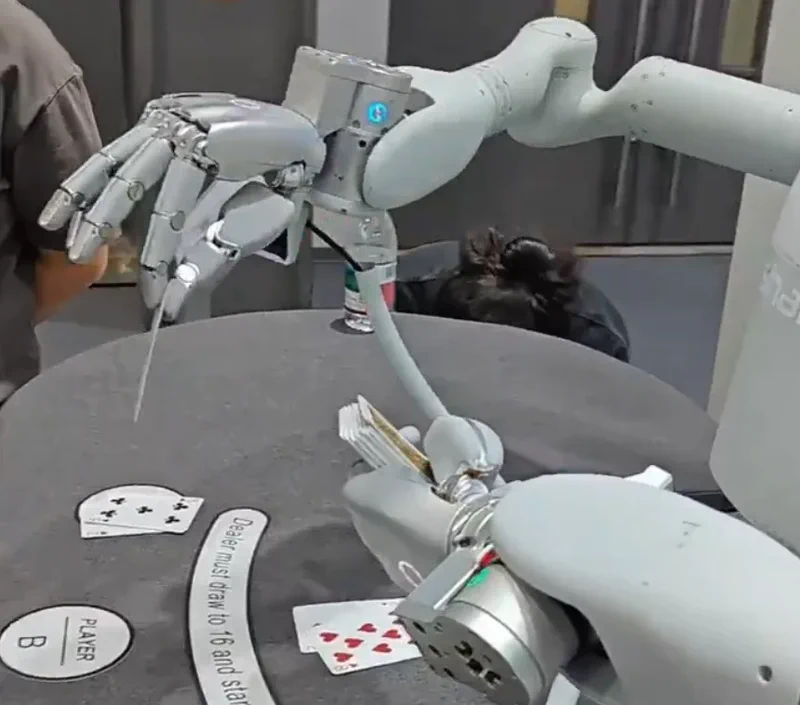 シャーパのロボットハンド、IROS 2025で本物と器用さを披露
