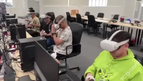 जापान में रोबोट की बागडोर सात समंदर पार: स्टोर में नई क्रांति