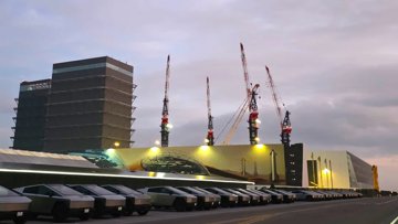 SpaceX Building $250M GigaBay for Mass Rocket Production