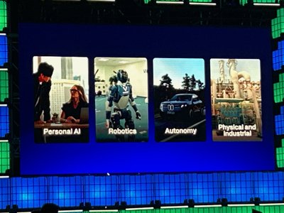 クアルコムのプレゼンテーションスライド。パーソナルAI、ロボティクス、自律性、物理および産業分野への応用が示されている。