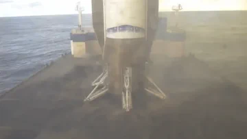 Bezos Joins Rocket Landing Club After 25 Years