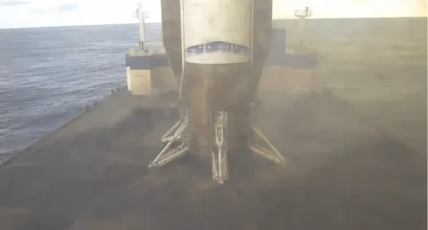 Bezos csatlakozik a rakétaleszállók klubjához 25 év után