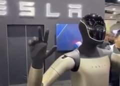 Tesla's New Optimus Hands Aim for the Stars