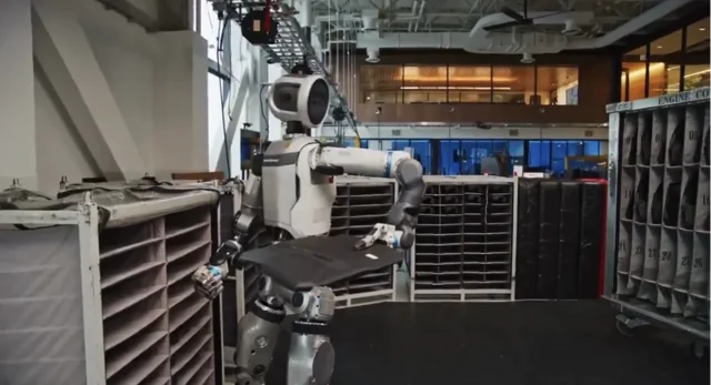 Hyundai Atlas humanoid robotok hadseregét rendeli