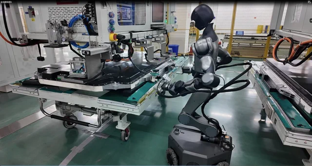Humán robotok a CATL akkumulátorgyárban