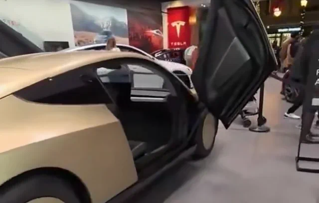 Tesla Cybercab की Apple में एंट्री, क्या सड़कों पर मचने वाला है तहलका?