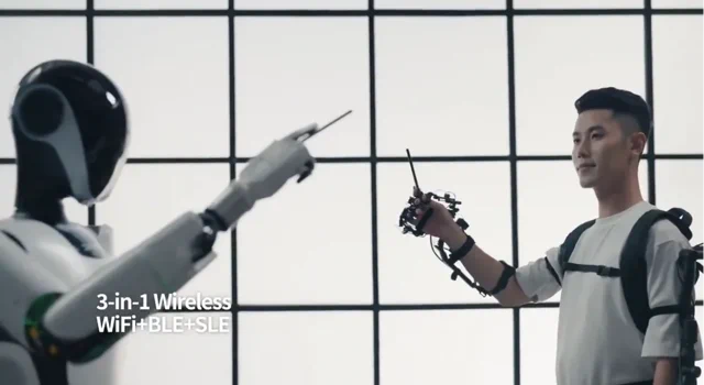 人間がロボットの調教師に!外骨格でロボットを訓練