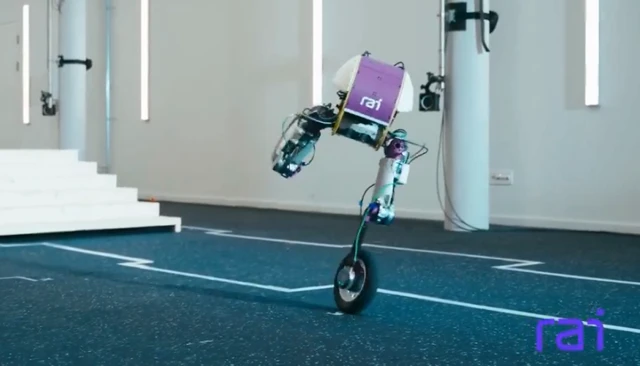 インラインスケートも自由自在！新型二足歩行ロボ「Roadrunner」の衝撃