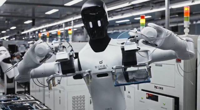 ヒューマノイドロボットが電子機器工場で正式に稼働を開始