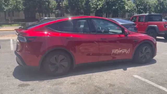 ऑस्टिन की सड़कों पर Tesla का धमाका: शुरू हुई Robotaxi सेवा