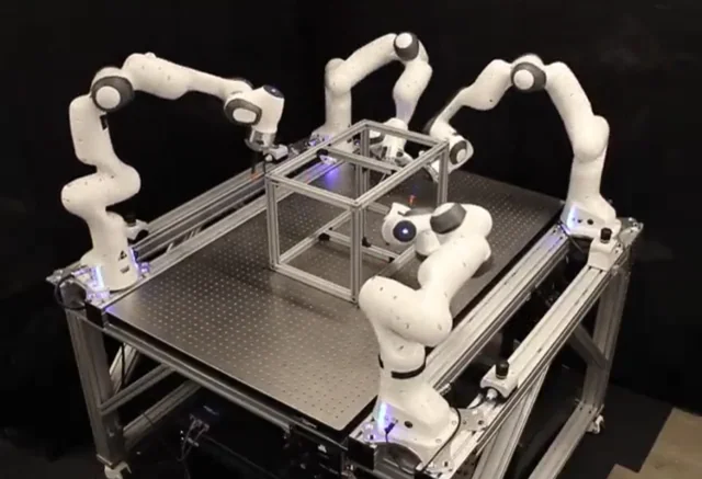 RoboBallet: AIがロボットアームに精密な振り付け