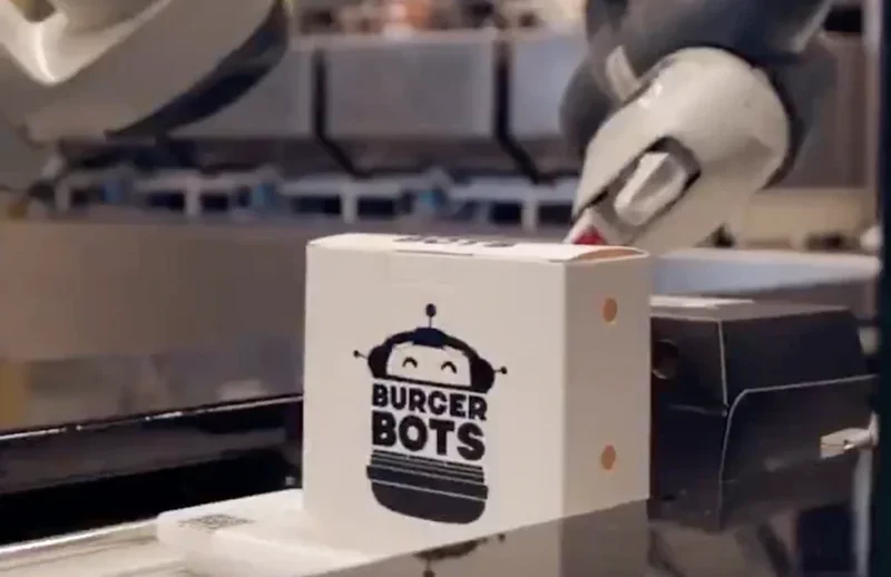 カリフォルニアのレストラン、27秒でハンバーガーを提供するロボットを導入