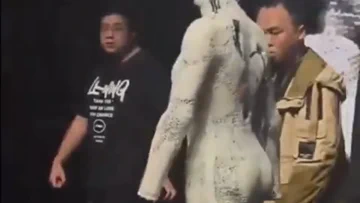 XPeng의 손 없는 로봇, 초현실적인 캣워크 런웨이