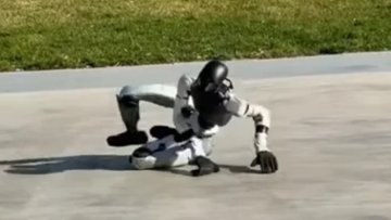 Unitree G1's Jog is Unnervingly Human