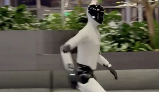Figure社のロボットが爆走、Teslaのジョギングを凌駕！