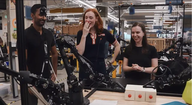 DeepMindロボット、ランチを詰め、バットマンになることを拒否