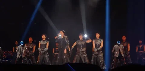 Unitree G1 रोबोट्स का जलवा: अब बैकअप डांसर्स बनकर जीता दिल