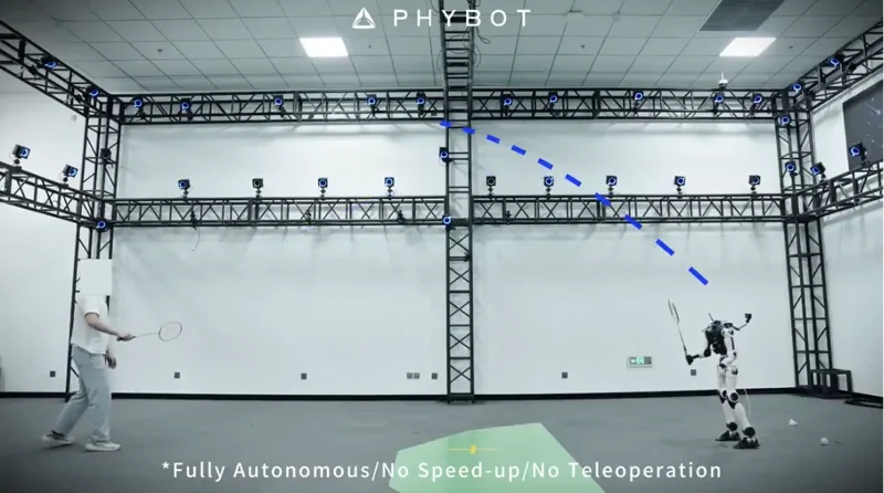 PHYBOT C1: O robô que trocou a faxina pelo badminton