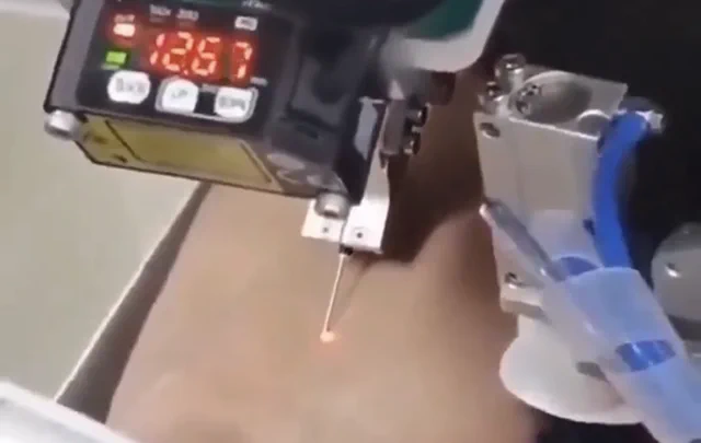 Robot s 94,3% úspěšností odebírá krev