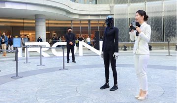 XPengの新型人型ロボット『IRON』、その歩行が「不気味なほどリアル」と話題に