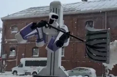 Reflex Robot Trades Warehouse for Winter Weather, Tackles Snow