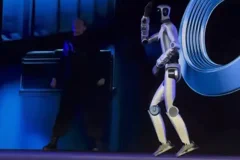 Honor's Humanoid Robot Debuts With a Smooth Moonwalk