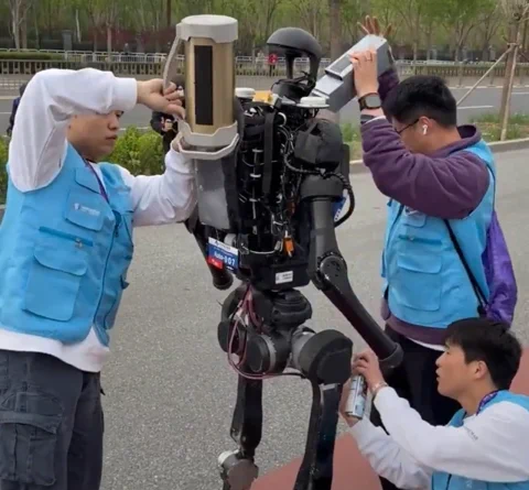 휴머노이드의 마라톤 피트 스톱: 얼음, 윤활유, 배터리 교체