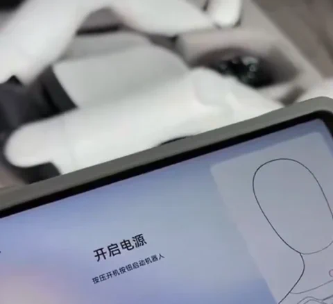 Unboxing umanoide AGIBOT: dalla cassa alla danza