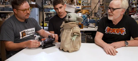 Grogu Animatrônico de Adam Savage: Obra-Prima de Engenharia