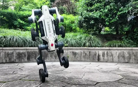 Deep Robotics Lynx S10：スケボーとヤギを融合した驚異の移動体