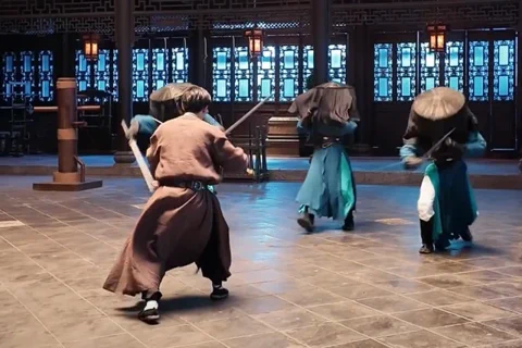 这个人形机器人的功夫比你的强