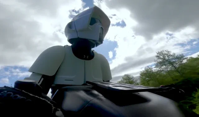 Imperialer Scout Trooper testet Volonaut Airbike in epischem Star Wars Mashup