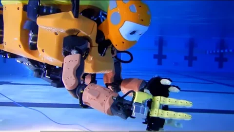 Stanford's Underwater Robot Brings Human Touch to Deep Sea