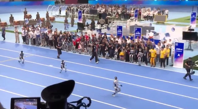 ロボ・オリンピック：北京ヒューマノイド大会開幕