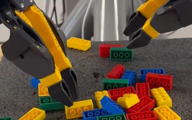 Robot Masters Lego Assembly in One Shot