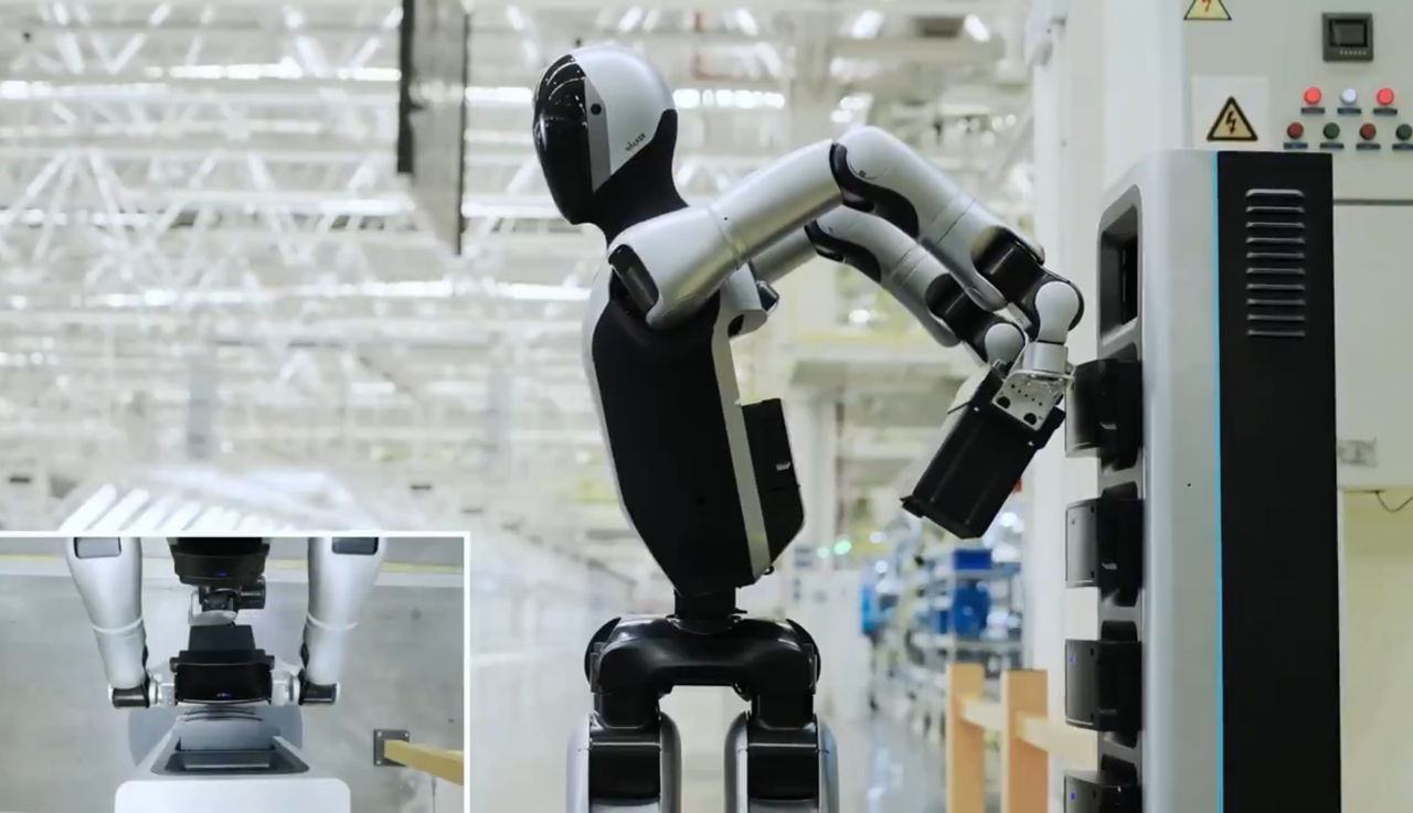 优必选的Walker 2机器人可自主更换电池