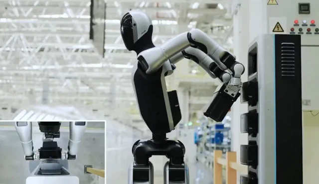 UBTECHのWalker 2、自律的にバッテリー交換！