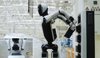 روبوت UBTECH Walker 2 يستبدل بطاريته الخاصة
