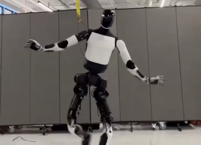Elon Musk deelt indrukwekkende dansende robot video op X