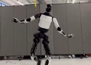 Elon Musk na X-u objavil osupljiv posnetek plešočega robota