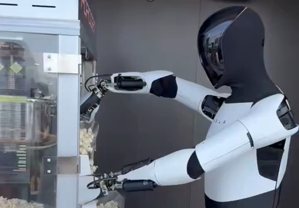 A Tesla Optimus robot felszolgálja az éttermi finomságokat