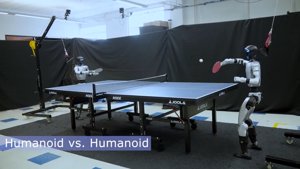 Humanoidní roboti se utkali v epickém zápase ve stolním tenise