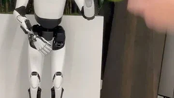 테슬라 옵티머스 로봇, 놀라운 공 잡기 실력 뽐내