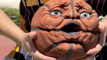 만나보세요, 개성 넘치는 말하는 농구공 OLD BALL